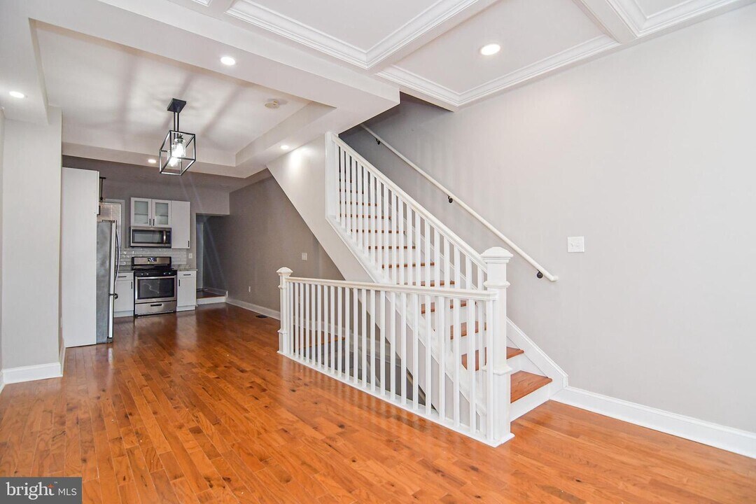 2644 E Hoffman St Photo