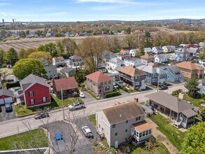 21 Linden St in Quincy, MA - Foto de edificio - Building Photo