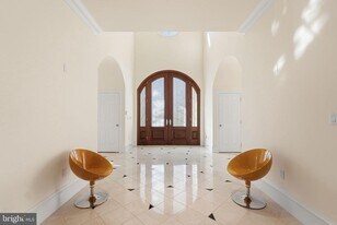 8537 Rapley Preserve Cir in Potomac, MD - Building Photo