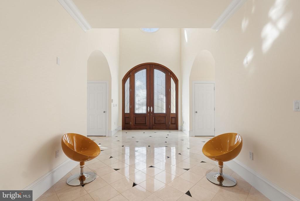 8537 Rapley Preserve Cir in Potomac, MD - Building Photo