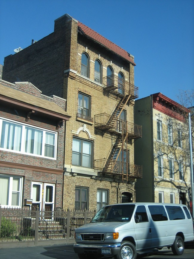 245 Martense St in Brooklyn, NY - Building Photo - Building Photo