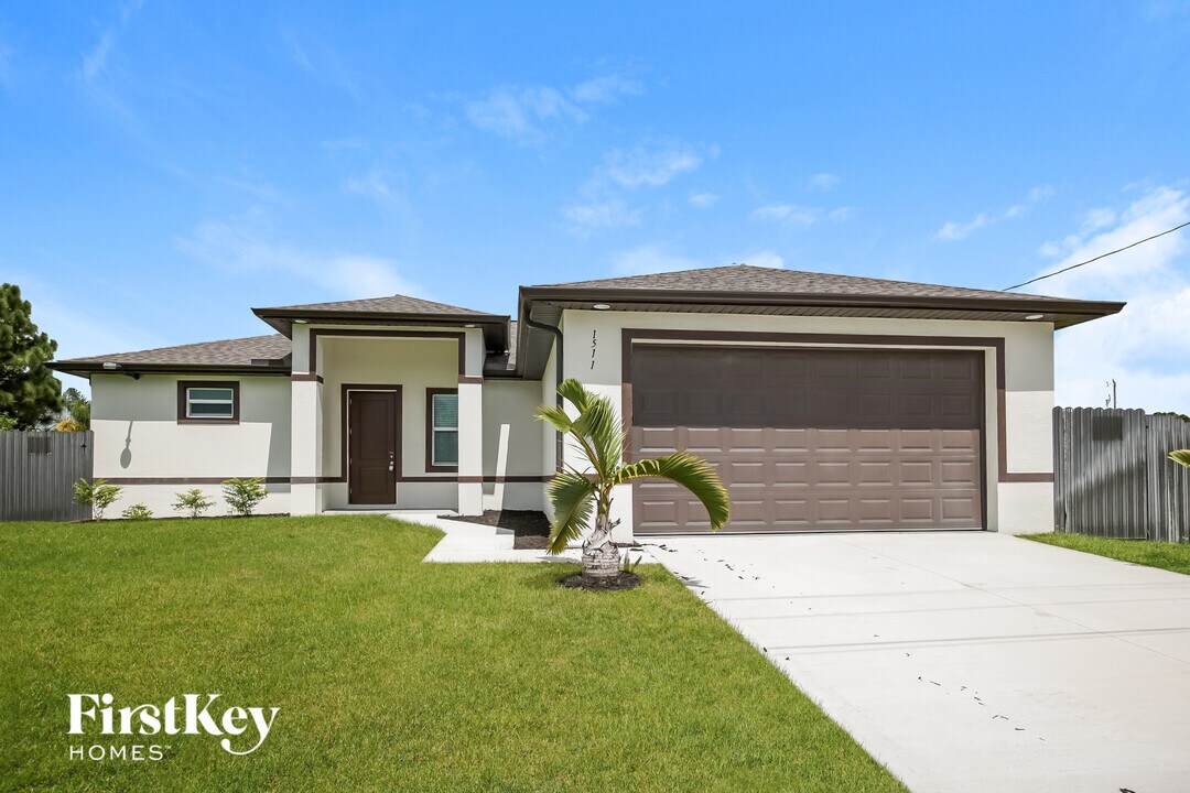 1511 Terry Ave S in Lehigh Acres, FL - Building Photo