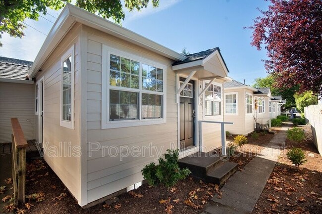 property at 526 19th St NE