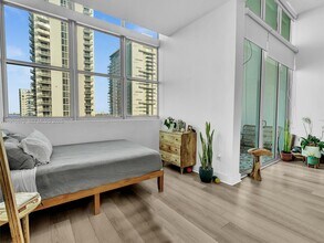 2200 NE 4th Ave in Miami, FL - Foto de edificio - Building Photo