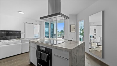 480 NE 30th St, Unit 1005 in Miami, FL - Building Photo - Building Photo