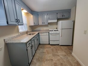 57 Mercury Ct, Unit R1 in West Springfield, MA - Building Photo - Building Photo