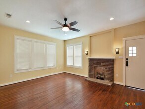112 S Cypress Ave in Luling, TX - Building Photo - Building Photo