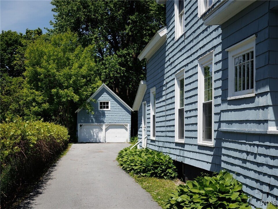 427 East Ave in Watertown, NY - Building Photo