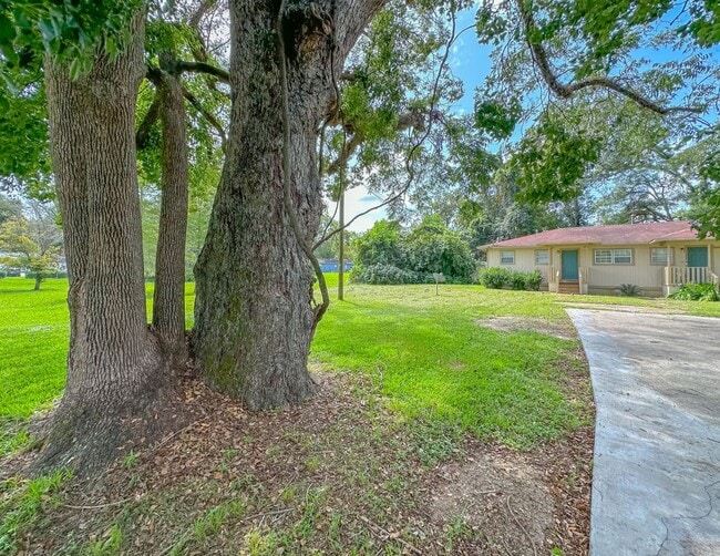 property at 543 Okaloosa St