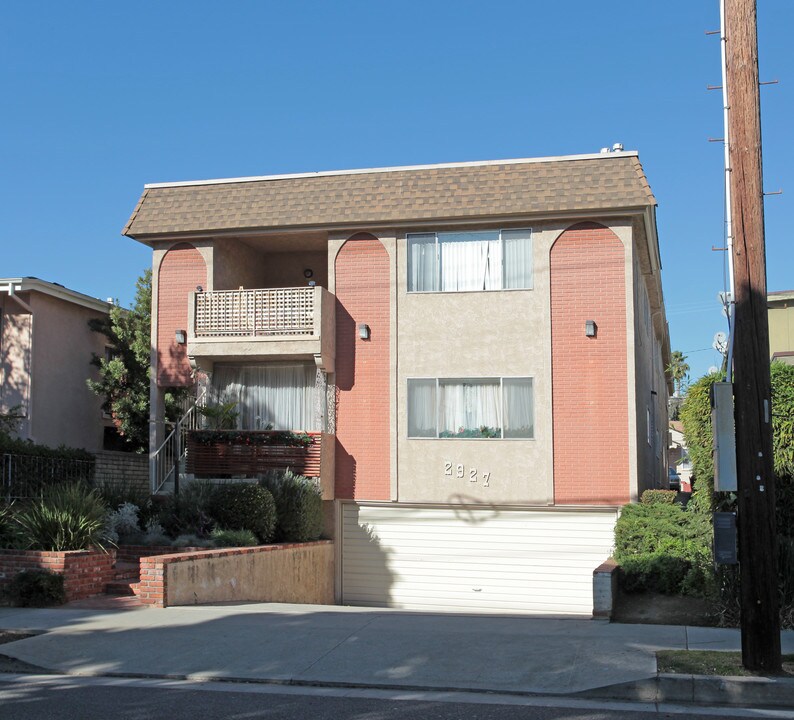 ARIZ2927 in Santa Monica, CA - Building Photo