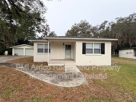 1009 N Forbes Rd in Plant City, FL - Building Photo