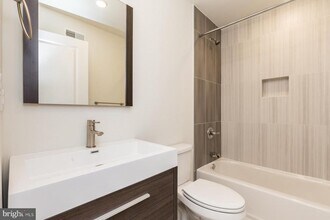 806 N Burns St, Unit 2 in Philadelphia, PA - Building Photo - Building Photo