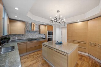13675 Vanderbilt Dr in Naples, FL - Building Photo - Building Photo