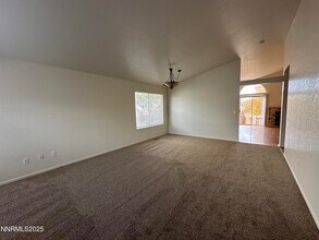 6136 Greenbrook Dr in Reno, NV - Building Photo - Building Photo