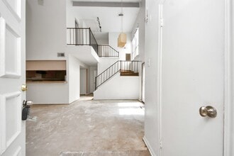 5747 Easthampton Dr in Houston, TX - Building Photo - Building Photo
