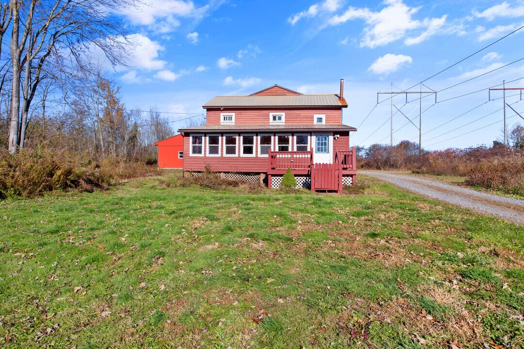 6961 Collamer Rd in East Syracuse, NY - Foto de edificio