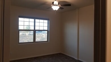 1412 W Lakeside Dr in Moses Lake, WA - Foto de edificio - Building Photo