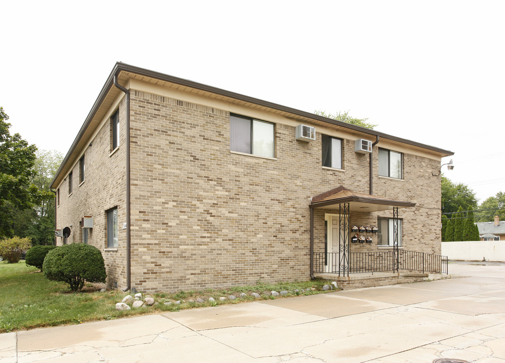 30546 Krauter Ave in Garden City, MI - Building Photo