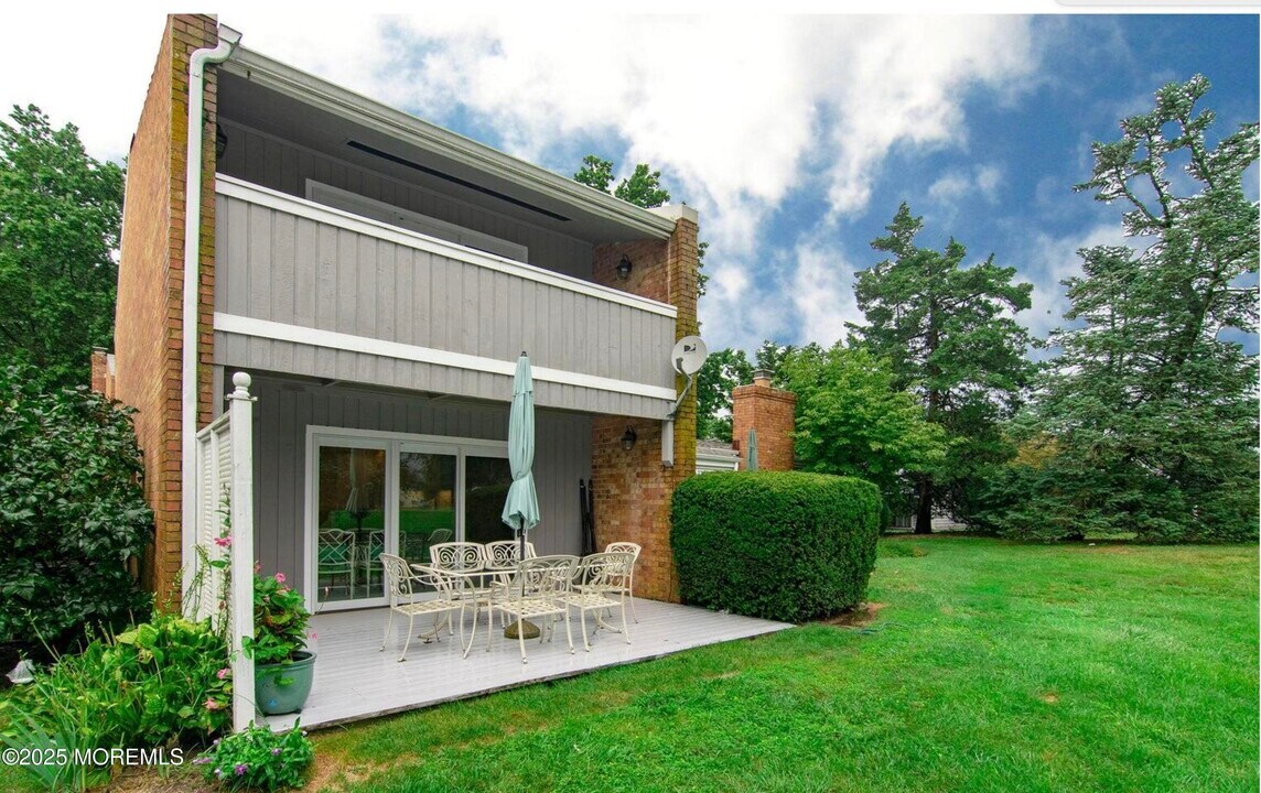 68 Linden Ct in Spring Lake, NJ - Building Photo