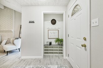 12415 Pantano Drive in Houston, TX - Foto de edificio - Building Photo