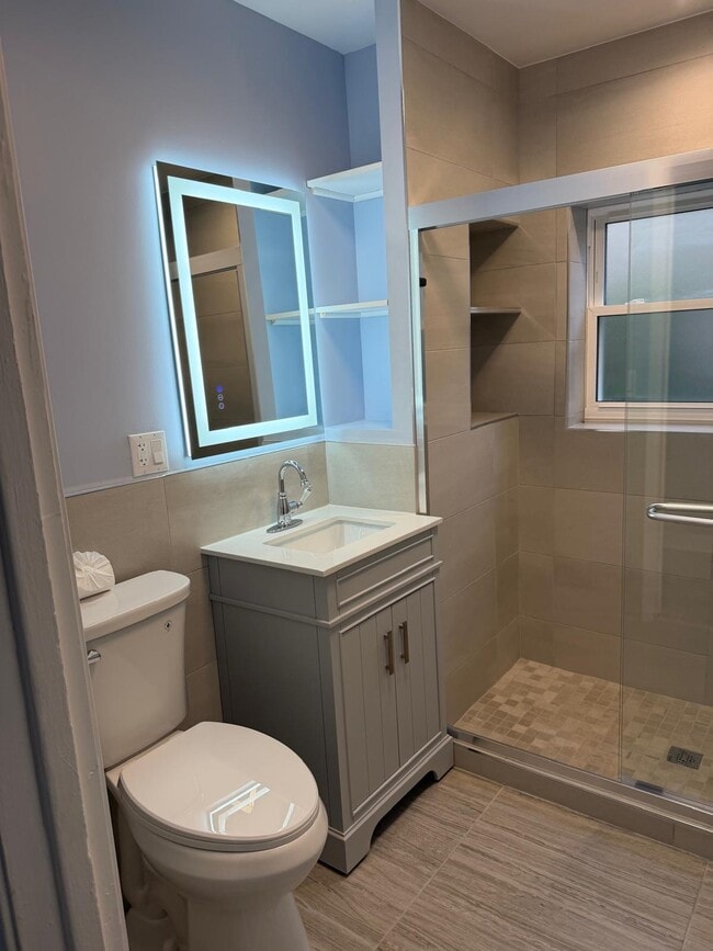 3936 W Cornelia Ave, Unit 2 nd floor