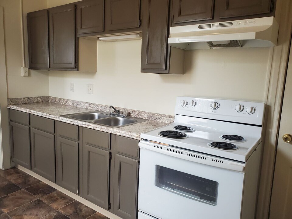443 W Orange St in Lancaster, PA - Building Photo