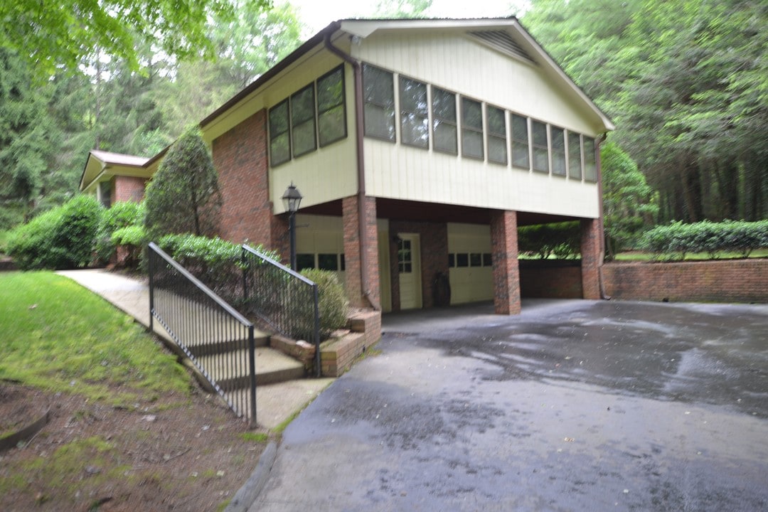 226 Park Ln in Hendersonville, NC - Building Photo