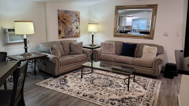 6679-6681 La Jolla Dr