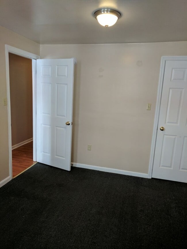 242 Meyran Ave in Pittsburgh, PA - Building Photo - Building Photo