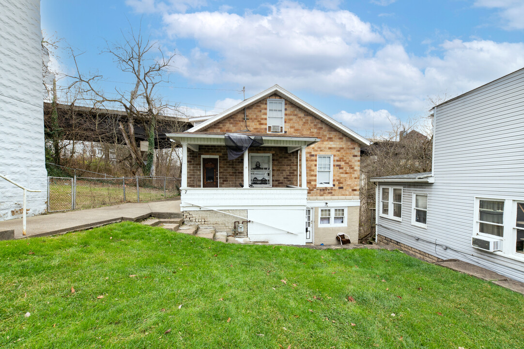 7 Pietro Ct in Morgantown, WV - Building Photo