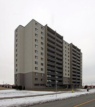 The Heartland in Oshawa, ON - Building Photo - Building Photo