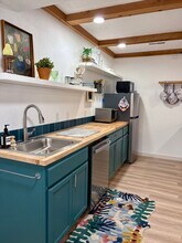 1910 NW 108th Ave, Unit Forest retreat in Portland, OR - Foto de edificio - Building Photo