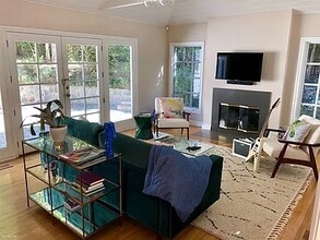 3864 Dixie Canyon Ave in Sherman Oaks, CA - Building Photo - Building Photo