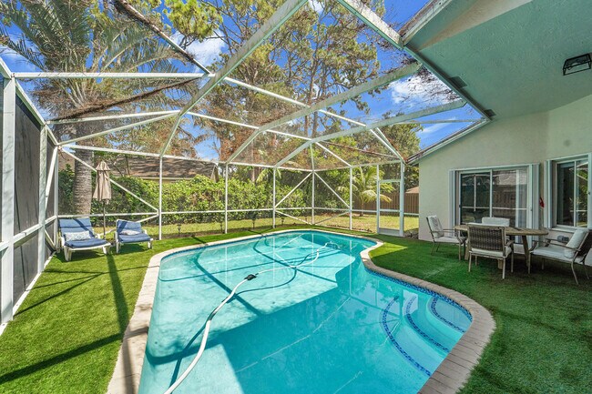 945 Sunflower Ave in Delray Beach, FL - Building Photo - Building Photo