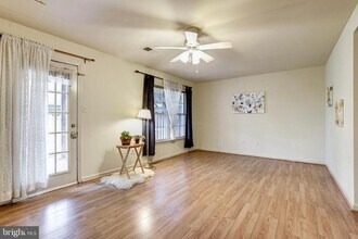 5518 Sully Lake Dr in Centreville, VA - Building Photo - Building Photo