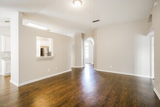 6621 Delta Post Dr W in Jacksonville, FL - Foto de edificio - Building Photo