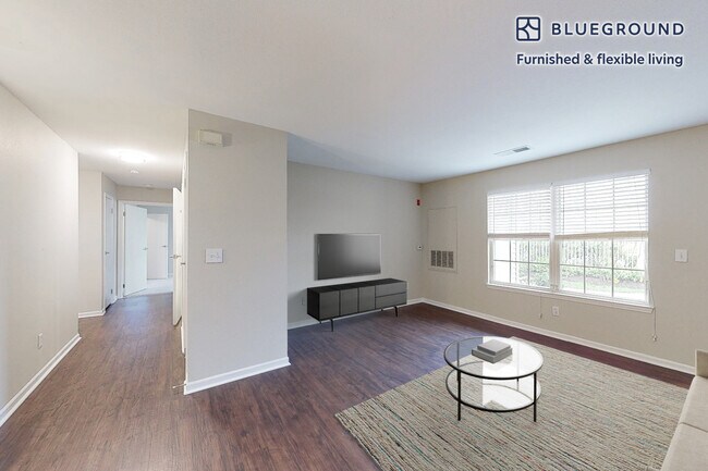 100 Court N Dr in Melville, NY - Building Photo - Building Photo