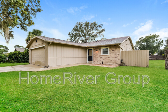 2510 Yule Tree Dr in Edgewater, FL - Building Photo - Building Photo