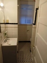 1527 Jackson St, Unit B in Charleston, WV - Foto de edificio - Building Photo