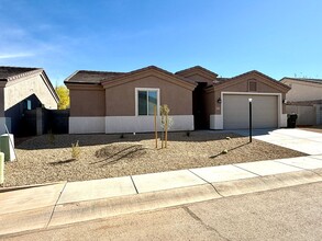 3774 Meadowbrook Ln in Kingman, AZ - Foto de edificio - Building Photo