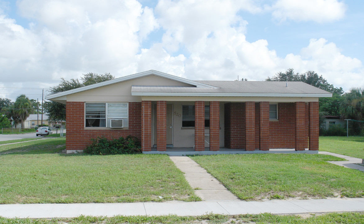 520 Rosa L Jones Blvd in Cocoa, FL - Foto de edificio