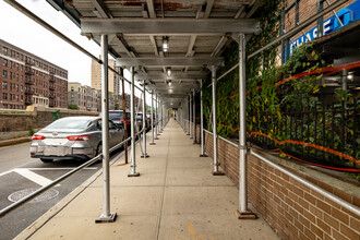 Boulevard Towers Condominium in Flushing, NY - Foto de edificio - Building Photo