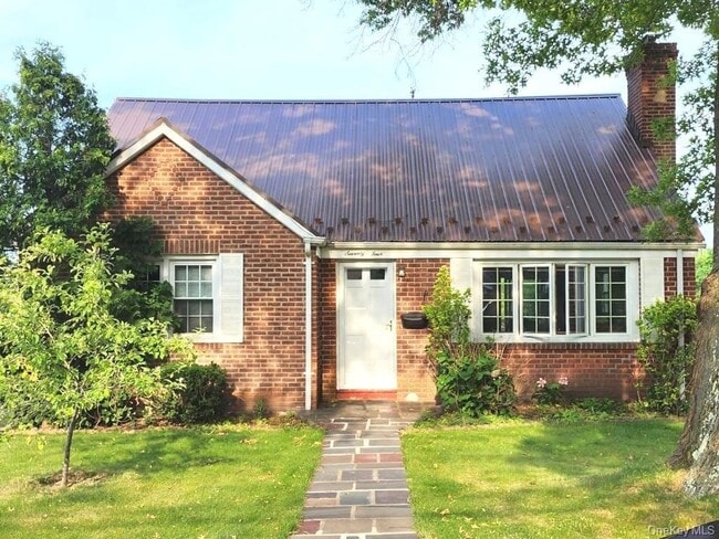 74 Pomona Ave