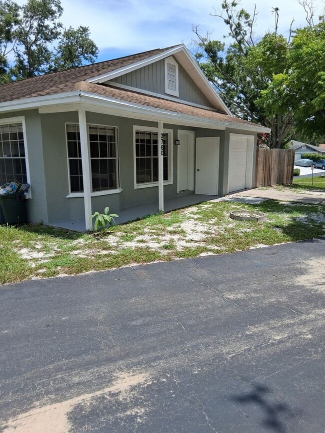 3760 Carmichael Ct in Palm Harbor, FL - Building Photo - Building Photo