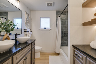 807 E 13th St in Georgetown, TX - Foto de edificio - Building Photo