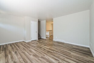1077 S Moline St in Aurora, CO - Building Photo