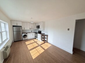 8 Wardwell St in Stamford, CT - Building Photo - Building Photo