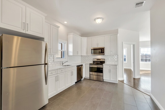 141 Westminster Pl, Unit 1 in Lodi, NJ - Foto de edificio - Building Photo