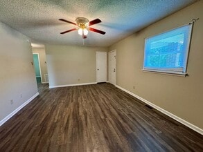 129 Ballard Dr in Dallas, NC - Building Photo - Building Photo