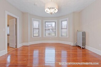 94 Gladstone St in Boston, MA - Building Photo - Building Photo